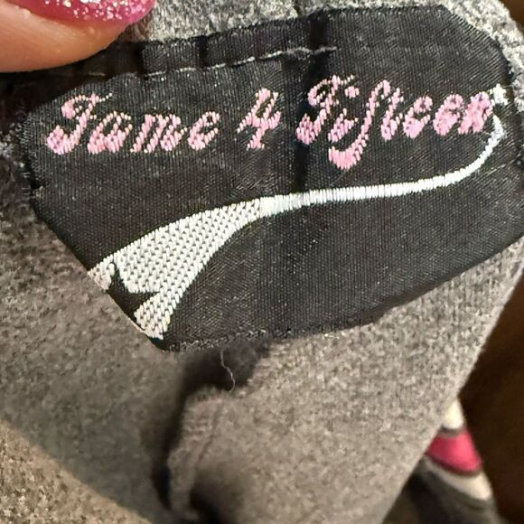 Fame 4 15 stretchy gray with pink and white stripe measures to 2X - Picture 4 of 10
